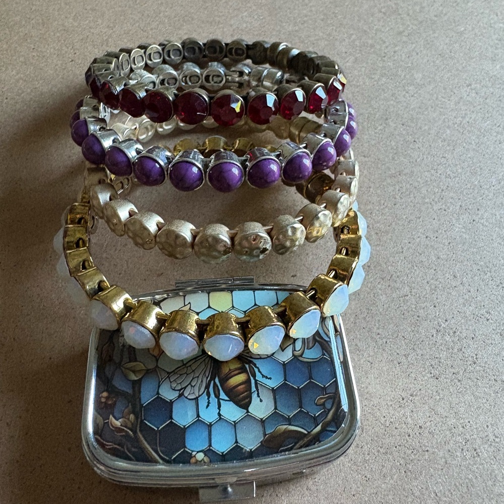 Plunder Design's magnetic bangle set - Picture 5 of 5